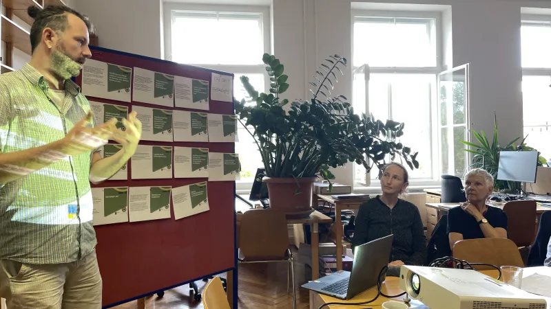 David Steinwender und Zuhörer_innen
